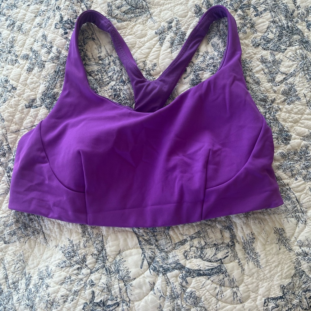 Lululemon sports bra never been born beautiful color